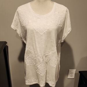 Chico's White Embroidered Short Sleeve Top Size Large PTP 23-25 Length 27